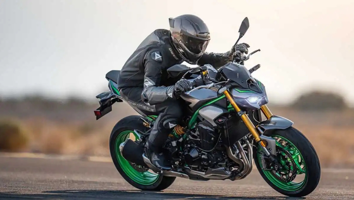 Kawasaki Z900: 240 Kmph की रफ्तार, 9.38 लाख में पावर और स्टाइल का धांसू कॉम्बो