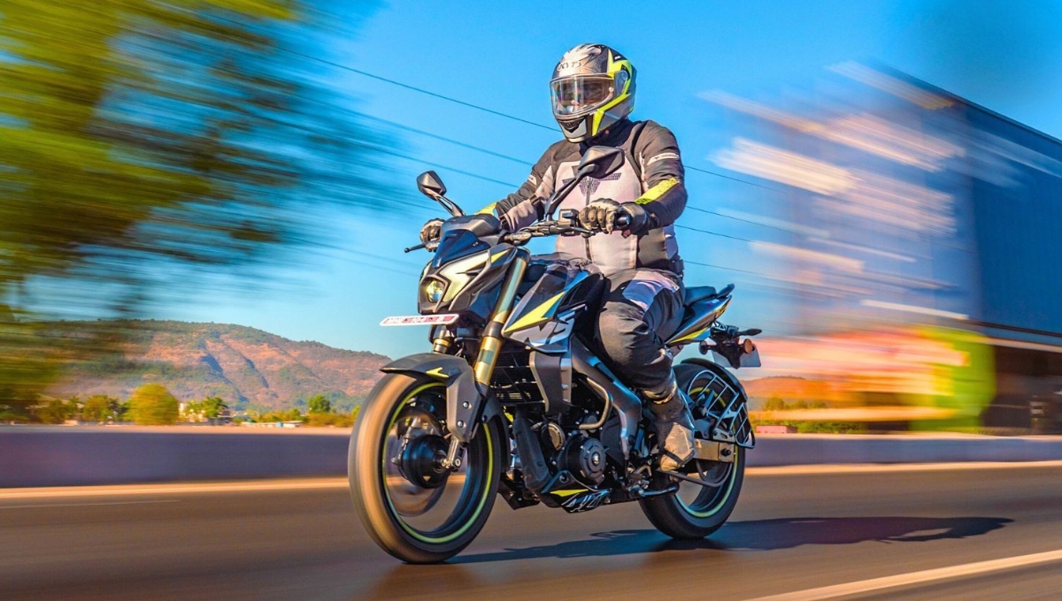 Bajaj Pulsar NS400Z: सिर्फ 1.85 लाख में मिलेगी सुपरबाइक वाली परफॉर्मेंस और स्मार्ट फीचर्स