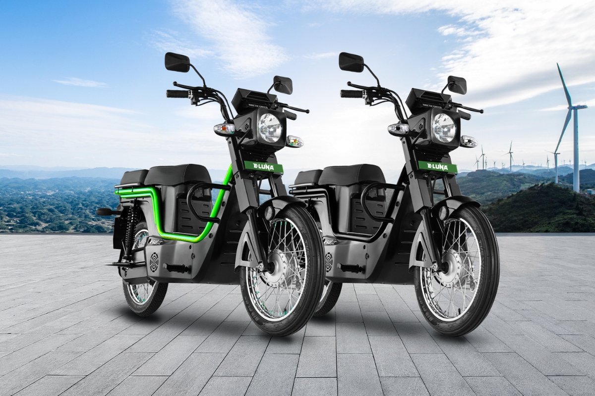 सस्ती, स्टाइलिश और स्मार्ट Kinetic Green E-Luna की कीमत ₹70,000, डिजिटल मीटर और 4 घंटे में फुल चार्ज