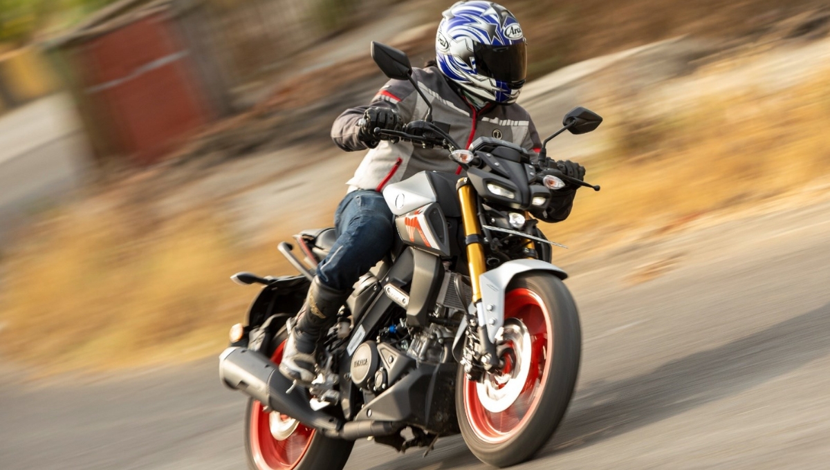 Yamaha MT 15 V2: सिर्फ 1.68 लाख में मिले जबरदस्त स्टाइल, 130kmph की स्पीड और ट्रैक्शन कंट्रोल