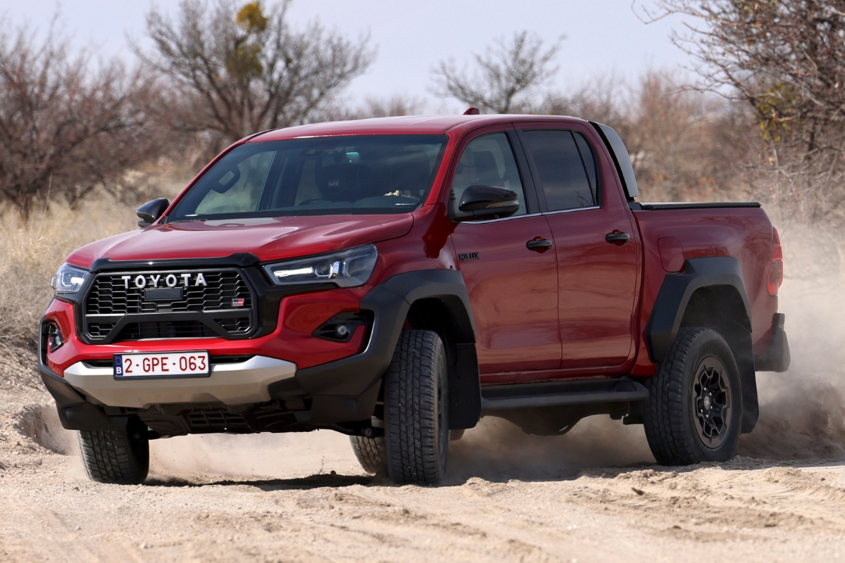 ₹30 लाख की कीमत में जबरदस्त ताकत जानिए क्यों Toyota Hilux है हर एडवेंचर लवर की पहली पसंद