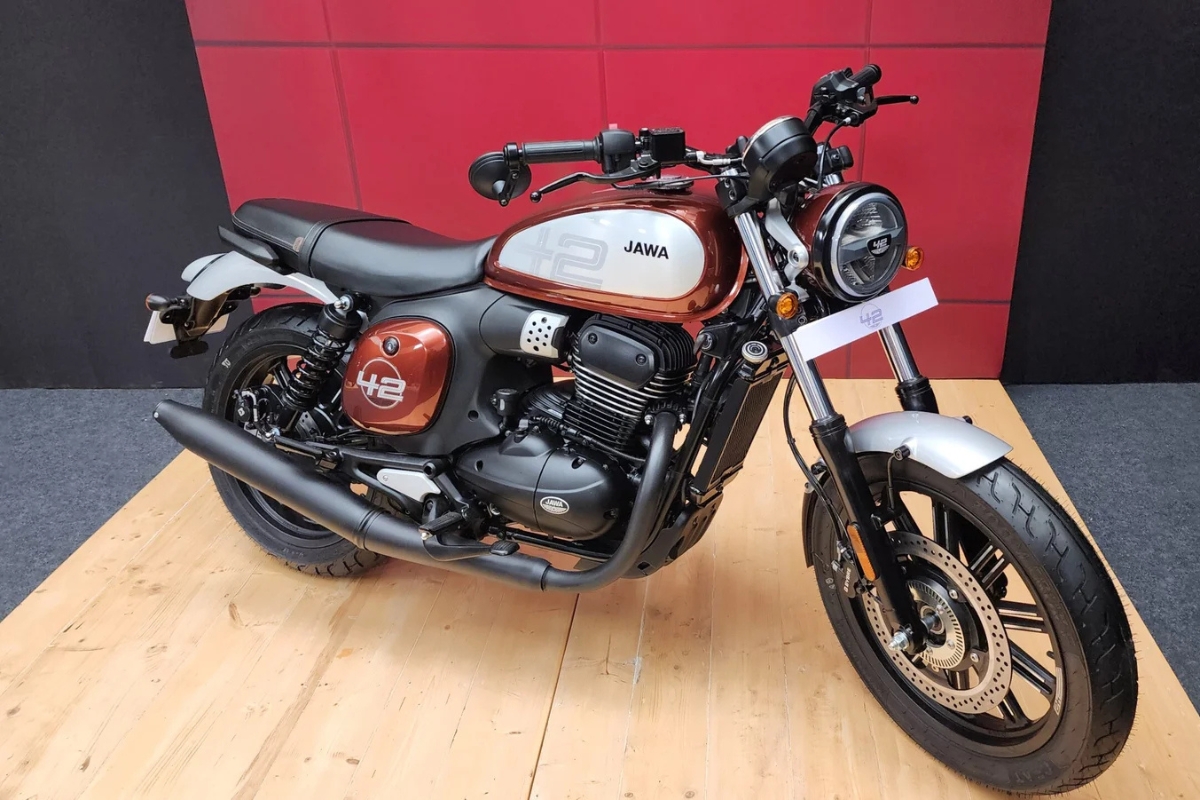 Jawa 42 FJ: 334cc इंजन वाली क्लासिक बाइक, शानदार फीचर्स के साथ कीमत करीब ₹1.98 लाख