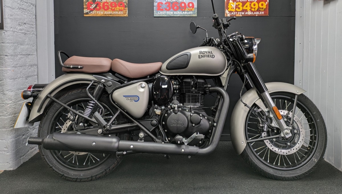 Royal Enfield Classic 350: ₹1.93 लाख की कीमत में मिल रही है रॉयल सवारी और दमदार फीचर्स