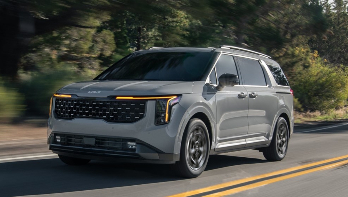 Kia Carnival में है 30 लाख में प्रीमियम सीटिंग, 190bhp पावर और 14.85 kmpl माइलेज