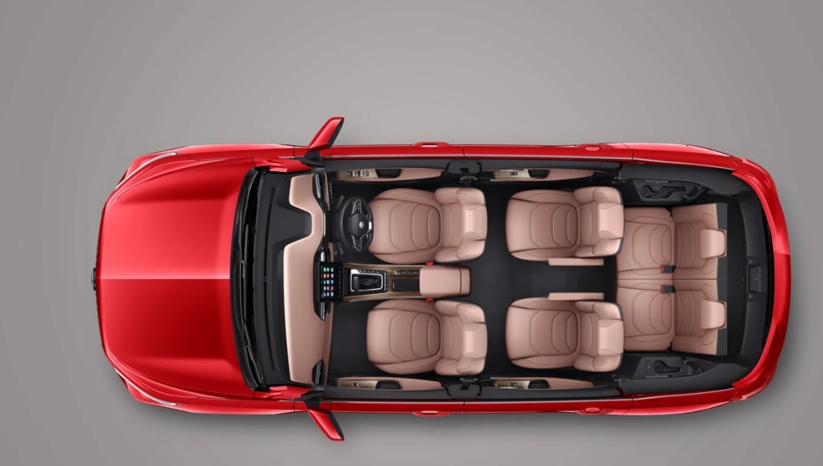 MG Hector Plus SUV: 141 BHP की ताक़त और 12.34 kmpl माइलेज, जानिए कितनी है कीमत