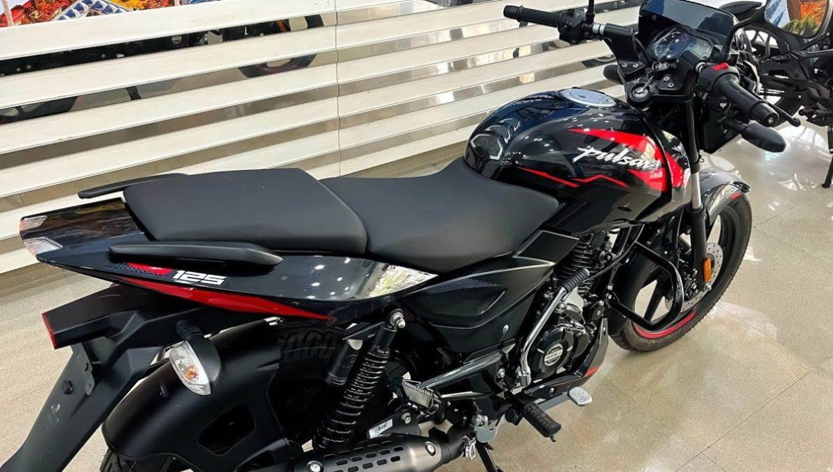 Bajaj Pulsar 125: दमदार परफॉर्मेंस और शानदार लुक, कीमत सिर्फ 90,000 से शुरू