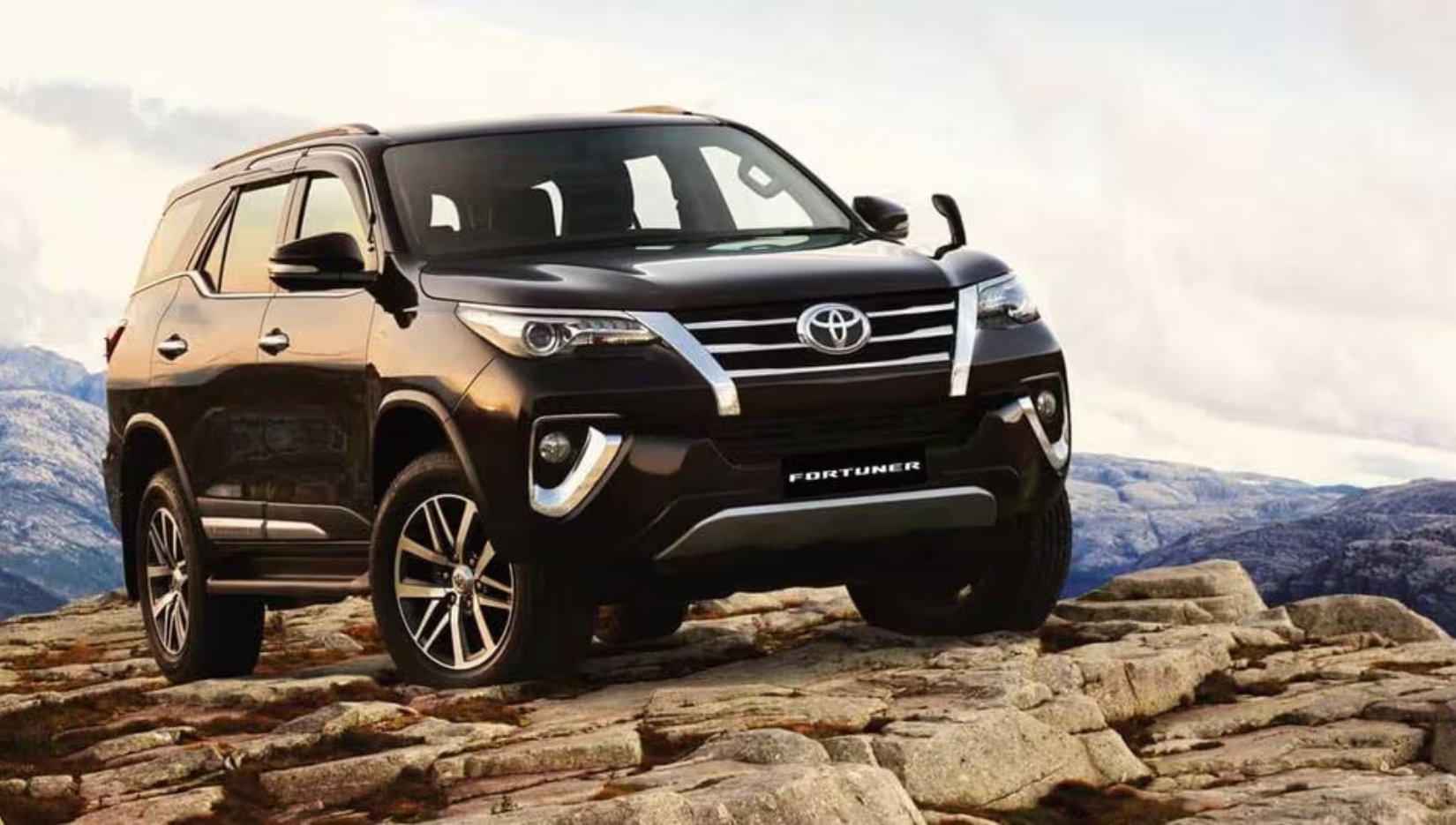 Toyota Fortuner: 201.15bhp पावर और 7 सीट्स के साथ SUV का असली राजा, जानिए कीमत भी