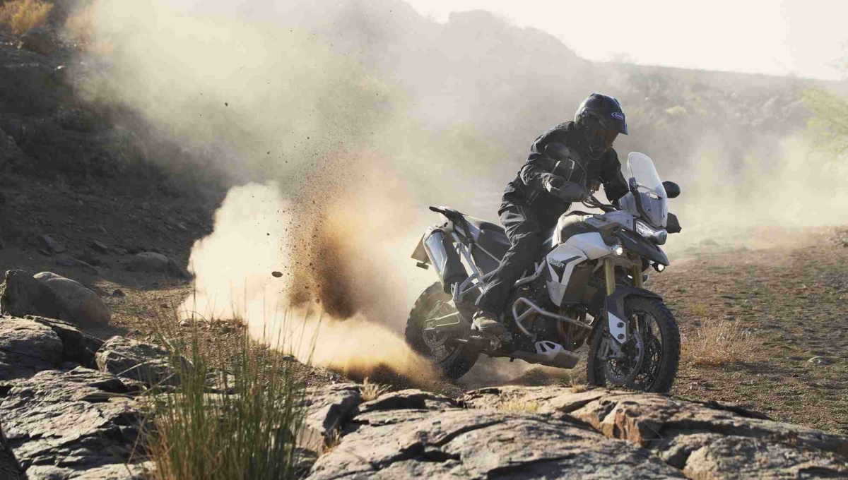 Triumph Tiger 900: 13 लाख की रेंज में दमदार एडवेंचर बाइक, फीचर्स देख उड़ जाएंगे होश