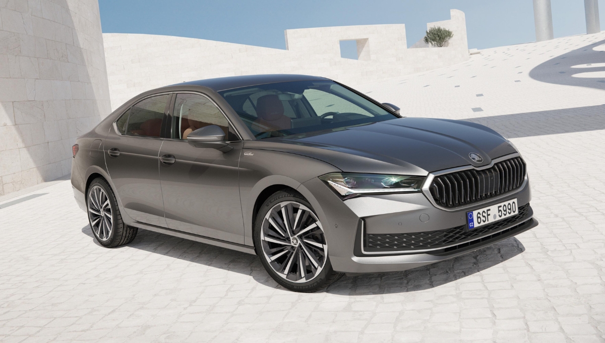 Skoda Superb 2025: 1998cc पेट्रोल इंजन और ऑटोमैटिक ट्रांसमिशन के साथ कितना है खास, जानें कीमत